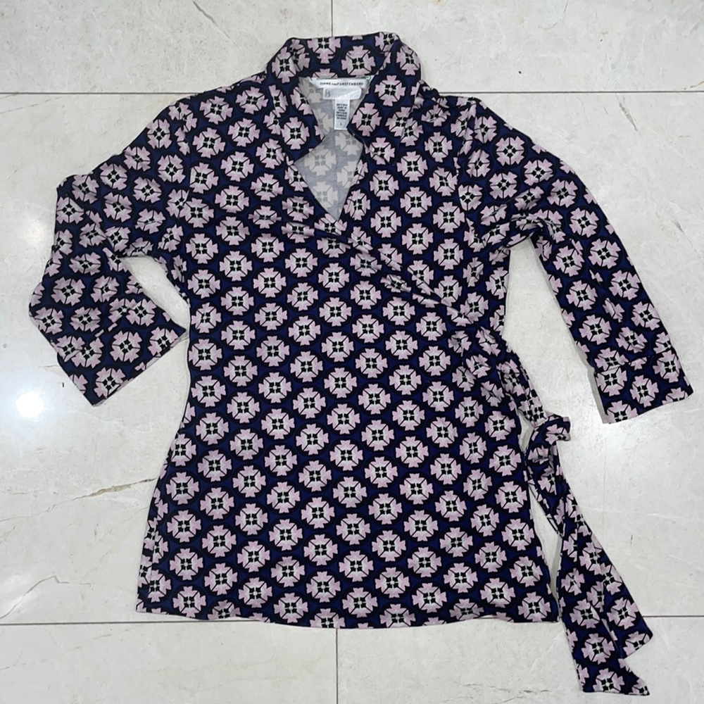 Diane von Furstenberg wrap and tie shirt NWOT